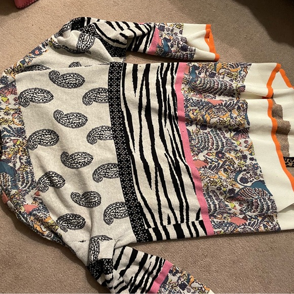 Colorful Patterned Cardigan - Picture 2 of 2